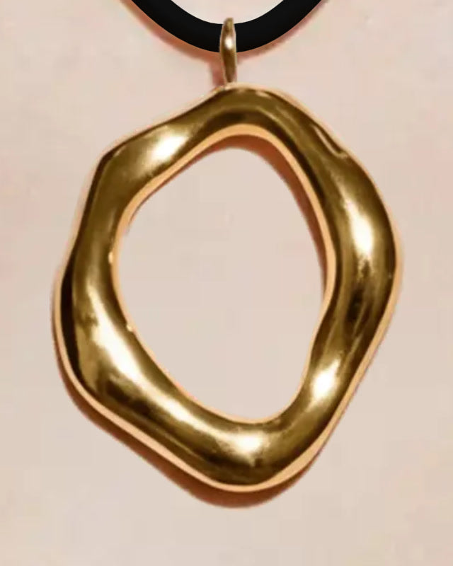 Organic Ring Pendant · Gold, close-up