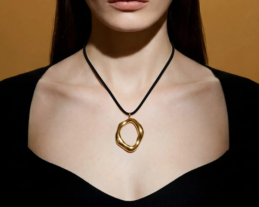 Organic Ring Pendant · Gold